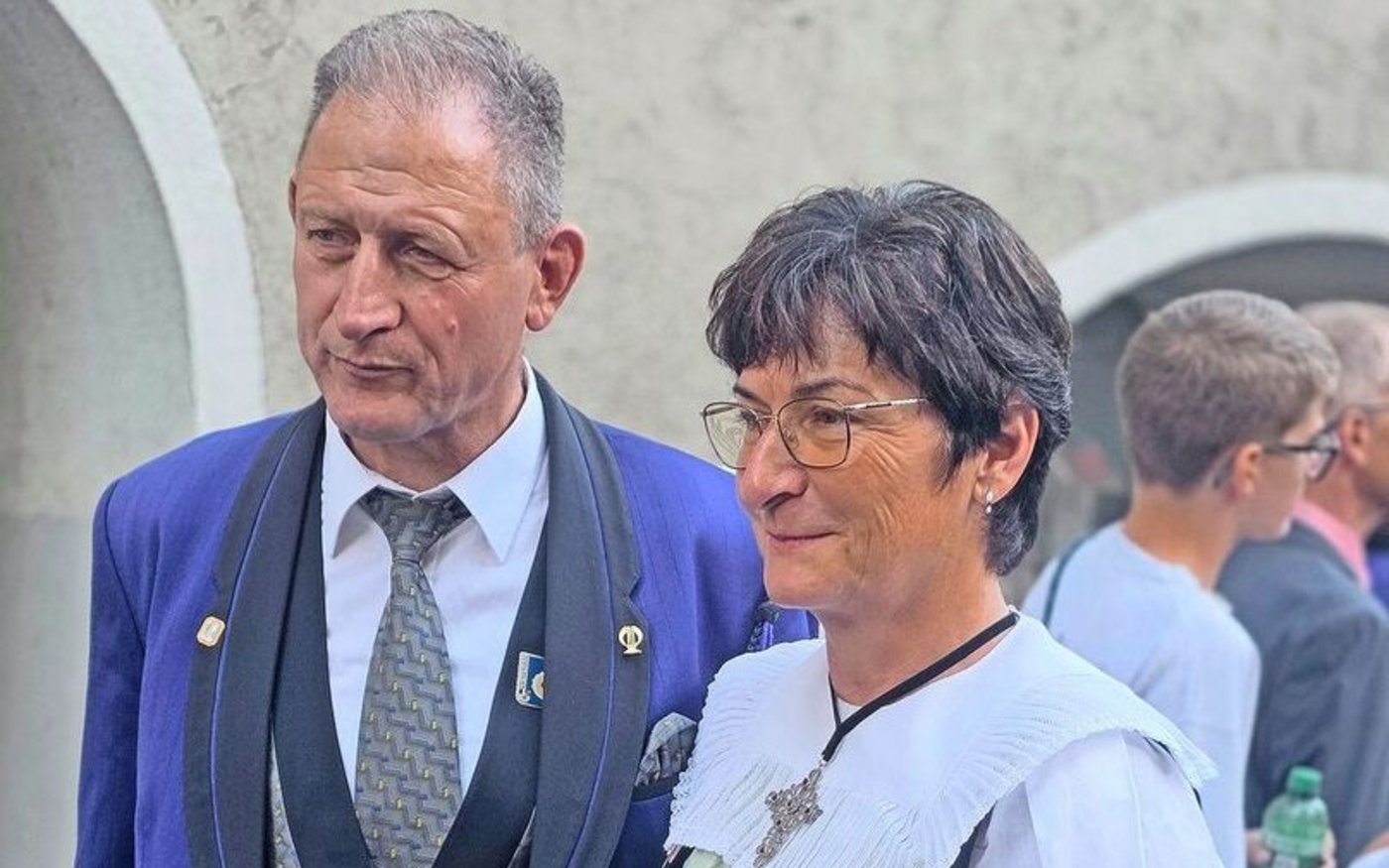 Helena und Paul Orlik sind die Eltern der Ausnahmebrüder. Die BauernZeitung traf sie in Maienfeld, an der grossen Feier für ihren Sohn Armon.