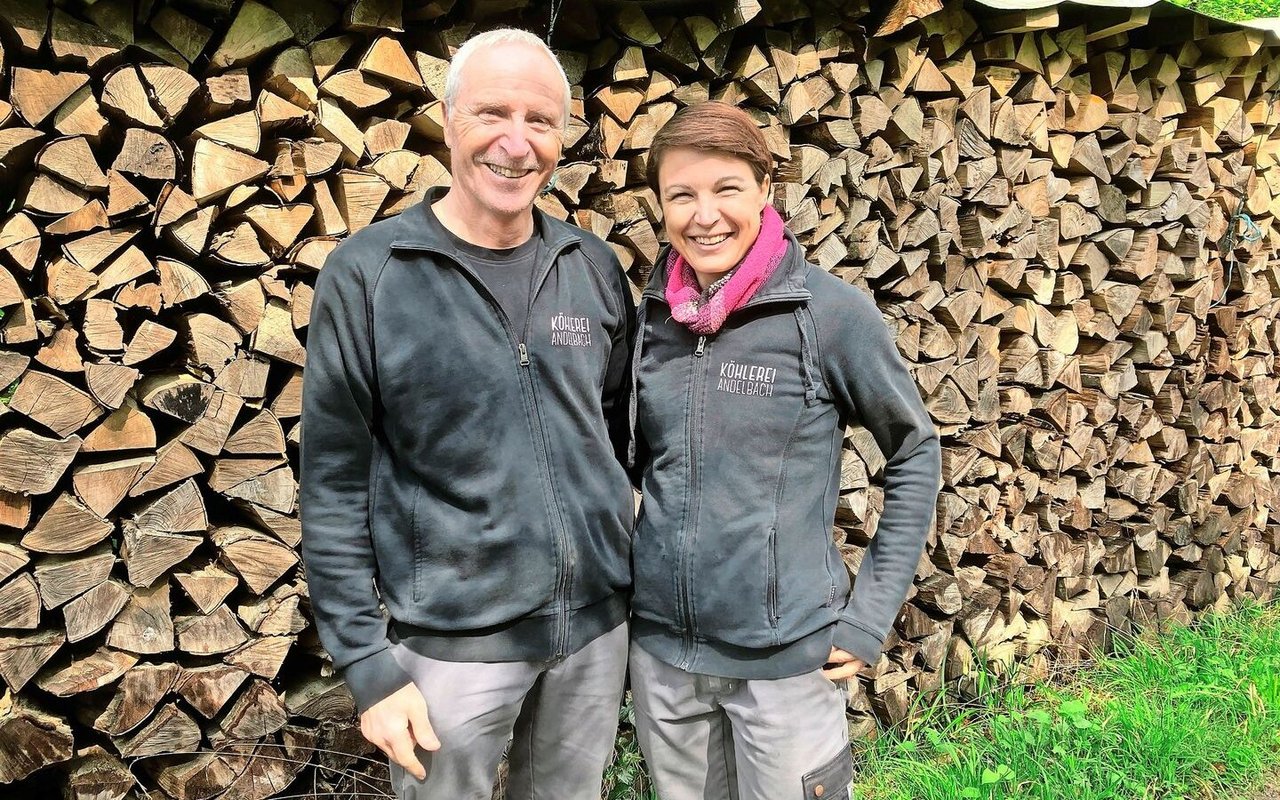Peter und Corinne Dietschweiler freuen sich auf das 10-jährige Jubiläum des Vereins Köhlerei Andelbach. 