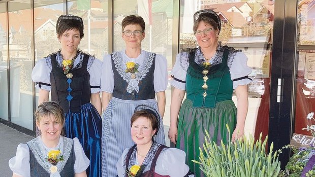 Der Kantonalvorstand (v. l. n. r.): Margrit Holderegger (sitzend), Rita Buff, Heidi Frischknecht, Vizepräsidentin Ruth Tanner (sitzend) sowie Präsidentin Simone Bischofberger.