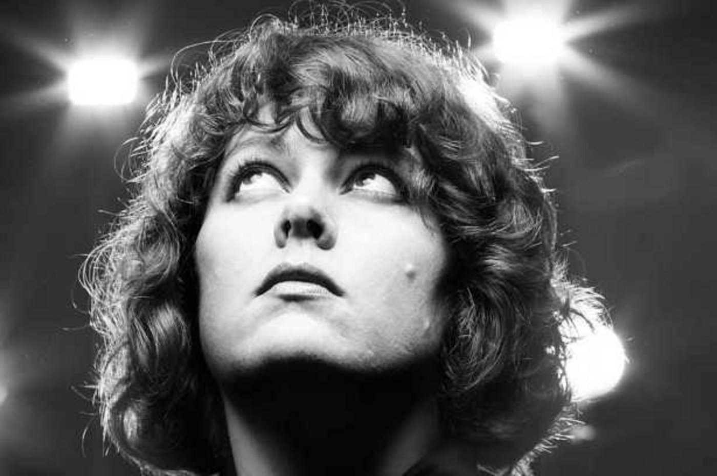 Patti Basler steht im Rampenlicht, die Künstlerin mit landwirtschaftlichen Hintergrund gewinnt den Salzburger Stier. (Bild salzburgerstier.org)