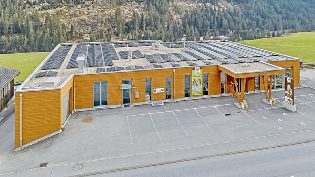 Geld von der Berghilfe gibt derzeit auch für Solarprojekte wie hier bei der Conditoria in Sedrun.