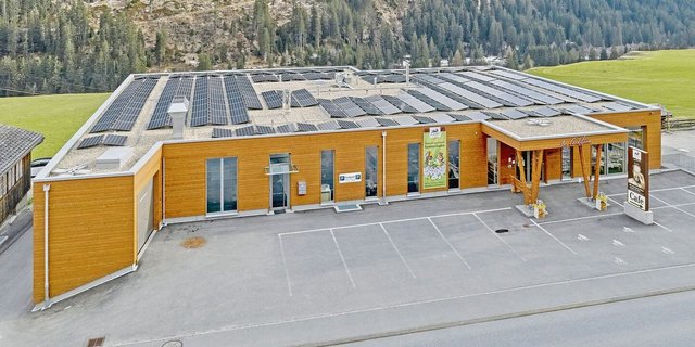 Geld von der Berghilfe gibt derzeit auch für Solarprojekte wie hier bei der Conditoria in Sedrun.