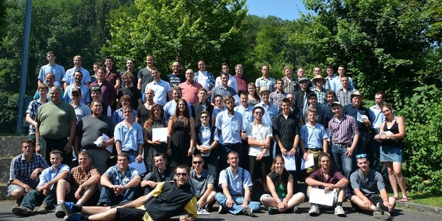 Geschafft: Die erfolgreichen Agrarpraktiker und Landwirte vom LZ Liebegg wurden vergangenen Donnerstag in Gränichen gebührend geehrt und gefeiert. (Bild aem)