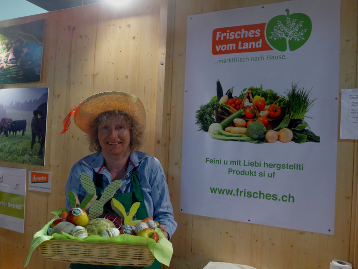 Therese Linder von Frisches.ch liefert ihren Kunden Gemüse-, Frucht- und andere Kisten, aber auch Bier oder Eier frei Haus. (Bild akr)