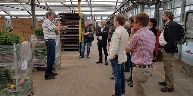 Die Agrarjournalisten zu Besuch bei der Gensetter Topfpflanzen AG. (ji)