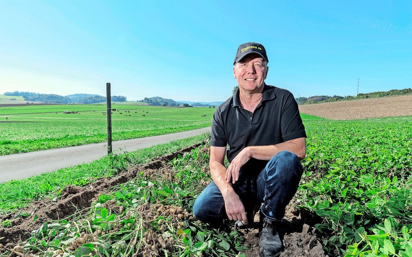 Einer, der an der HAFL-Umfrage teilnahm war Daniel Schaller. Der innovative Bioproduzent aus Wünnewil FR ist überzeugt von Bio, aber übt auch Kritik an den Richtlinien, an den Kontrollen und am Handel. 