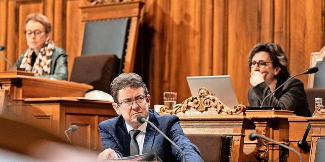 Albert Rösti erklärte die Haltung des Bundesrats zu einem Vorschlag gegen den Mangel an Herdenschutzhunden.