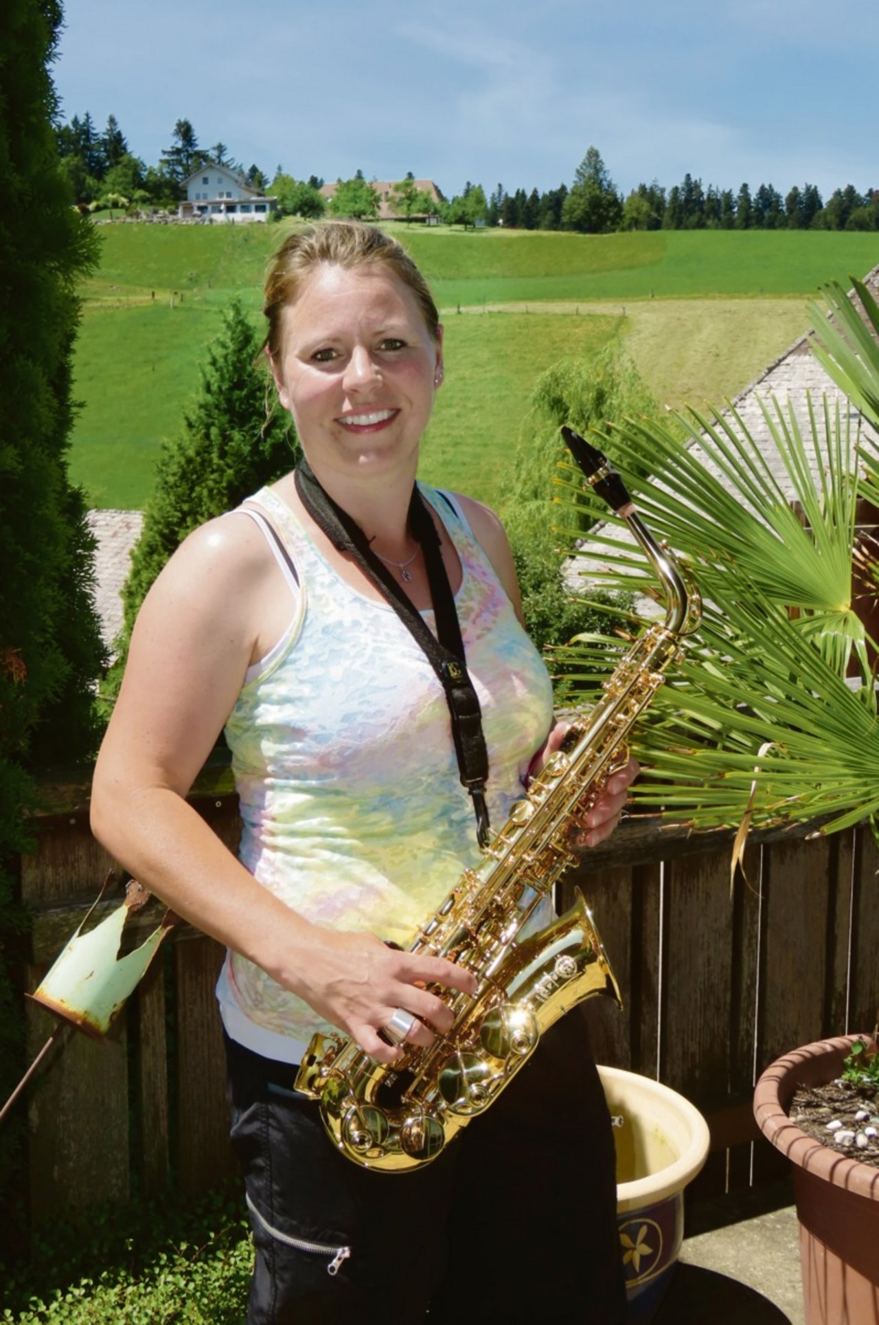 Beinahe ihr Leben lang spielt Lucia Jakob-Renscht in der Blasmusik das Saxofon. Nach der Probe geht sie meist noch mit den Kameraden weg.(Bild Barbara Heiniger)