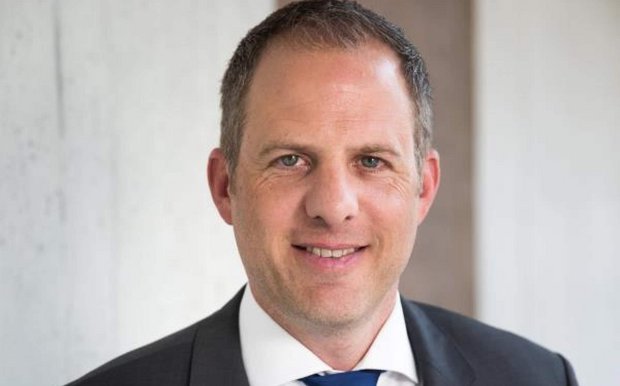 Philipp Zgraggen ist seit dem 1. September 2019 Leiter des Departements Volg Läden/Tankstellenshops und Mitglied der erweiterten Geschäftsleitung. (Bild zVg)