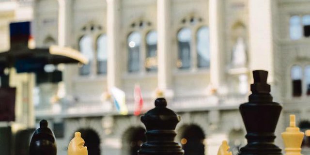 Welche Strategie für die Schweizer Landwirtschaft die richtige ist, bestimmen nicht die Bauern. Sie sollten aber vermehrt in die Diskussion einbezogen werden. (Bild Hansjürg Jäger)