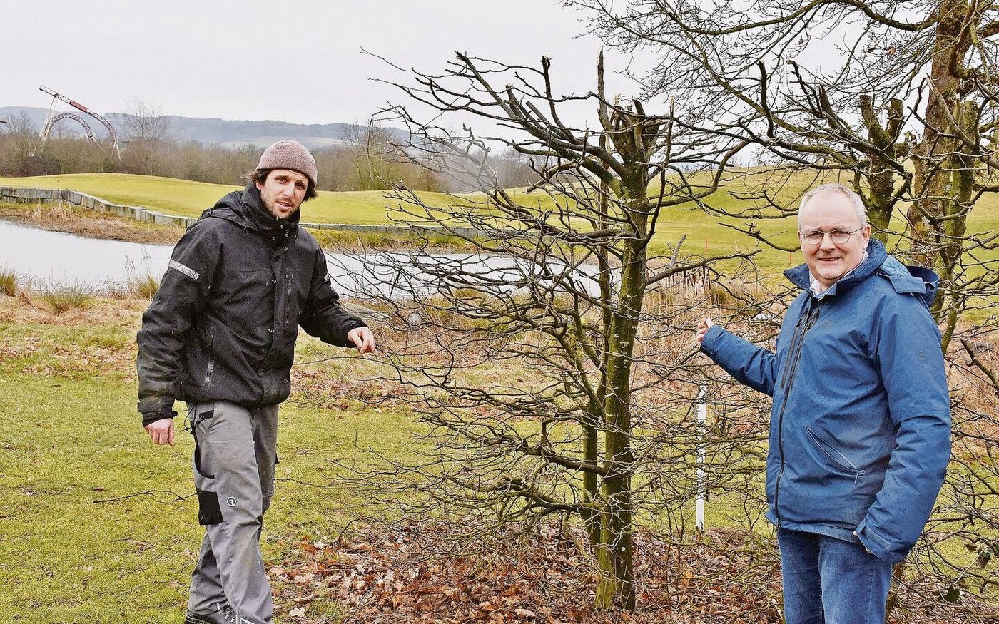 Adrian Schwarz (rechts) und Ian Gibbons wollen den Golfplatz in Lipperswil möglichst nachhaltig bewirtschaften und gleichzeitig den Ansprüchen der Golfer gerecht werden.