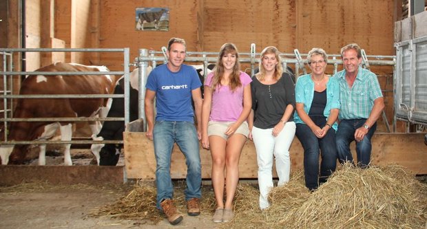 Familie Gfeller bietet Einblicke ins Bauernleben. (Bild: zVg)