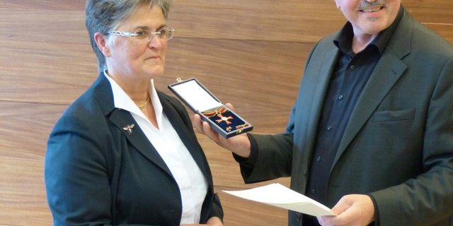 Sie fordert besser informierter Konsumenten, Brigitte Scherb hier bei der Auszeichnung. (Bild Landfrauen)