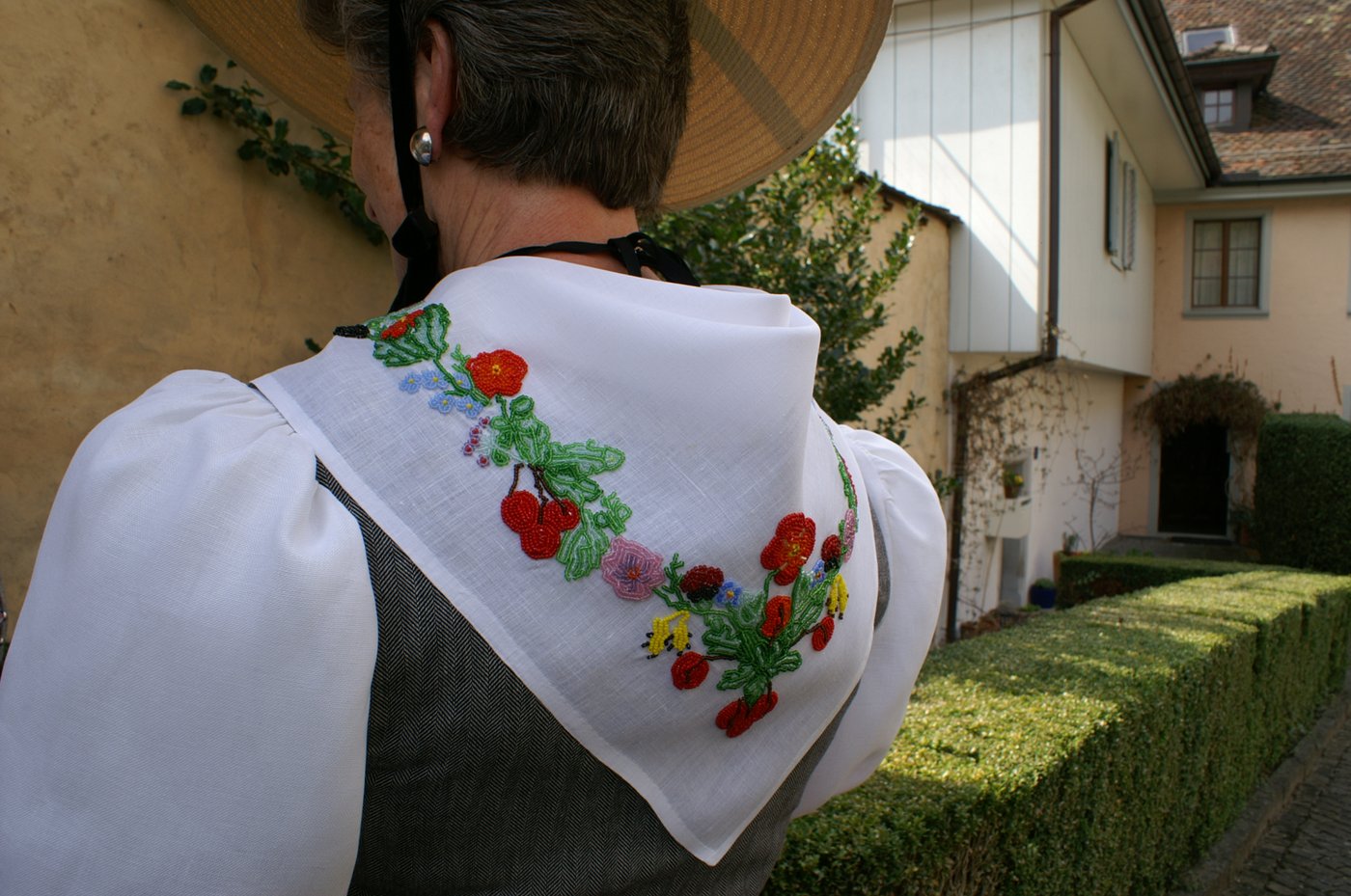 Das "Chrällelifichu" ziert die Zuger Ausgangstracht. (Bild zVg)