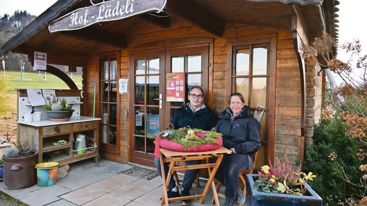 Bettina Tiefenbach und Andreas Kocher haben mit ihrem Hof noch grosse Pläne. Der Verkaufsraum soll vergrössert und der Einkauf zum Erlebnis werden. (Bild Andrea Wyss)