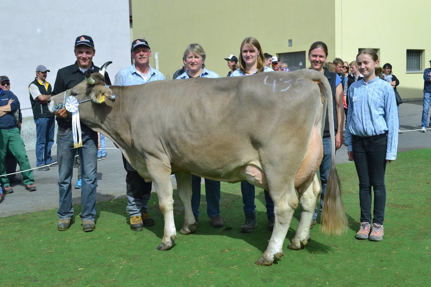 Rino Ronja von Niklaus Ettlin-Abächerli als Miss Genetik, Schöneutersiegerin und Tagessiegerin OB.