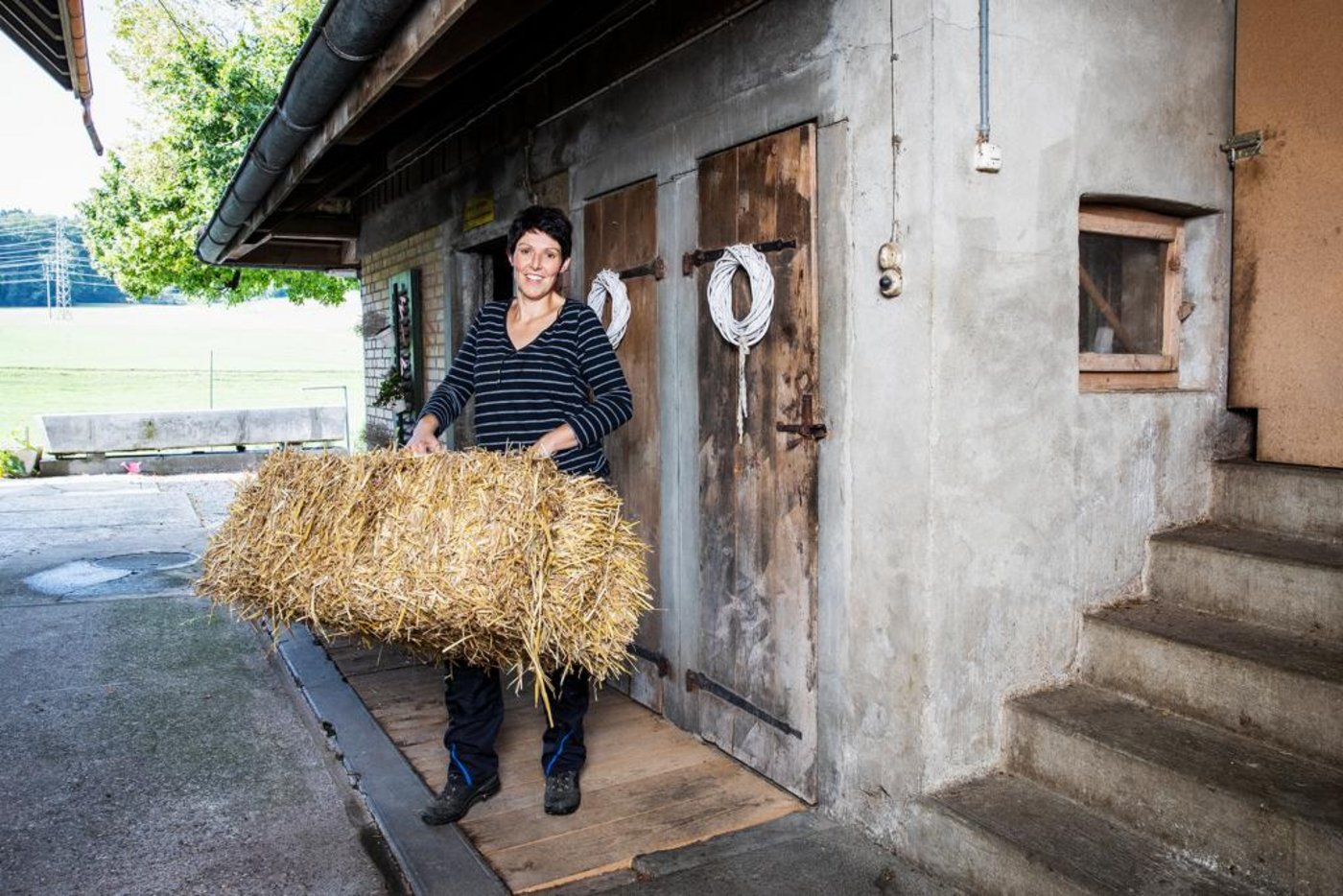 Barbara Matter packt an, wo es nötig ist. (Bild Ueli Christoffel/SRF)