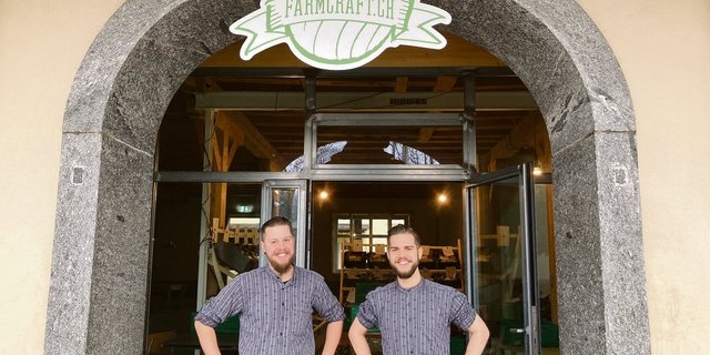 Marco Hofer (l.) und Roman Flükiger haben im Frühling ihren Onlinhop Farmcraft.ch lanciert. Nach dem gelungenen Start mit steigender Kundenzahl planen sie eine Erweiterung des Sortiments. (Bilder Alexandra Stückelberger)