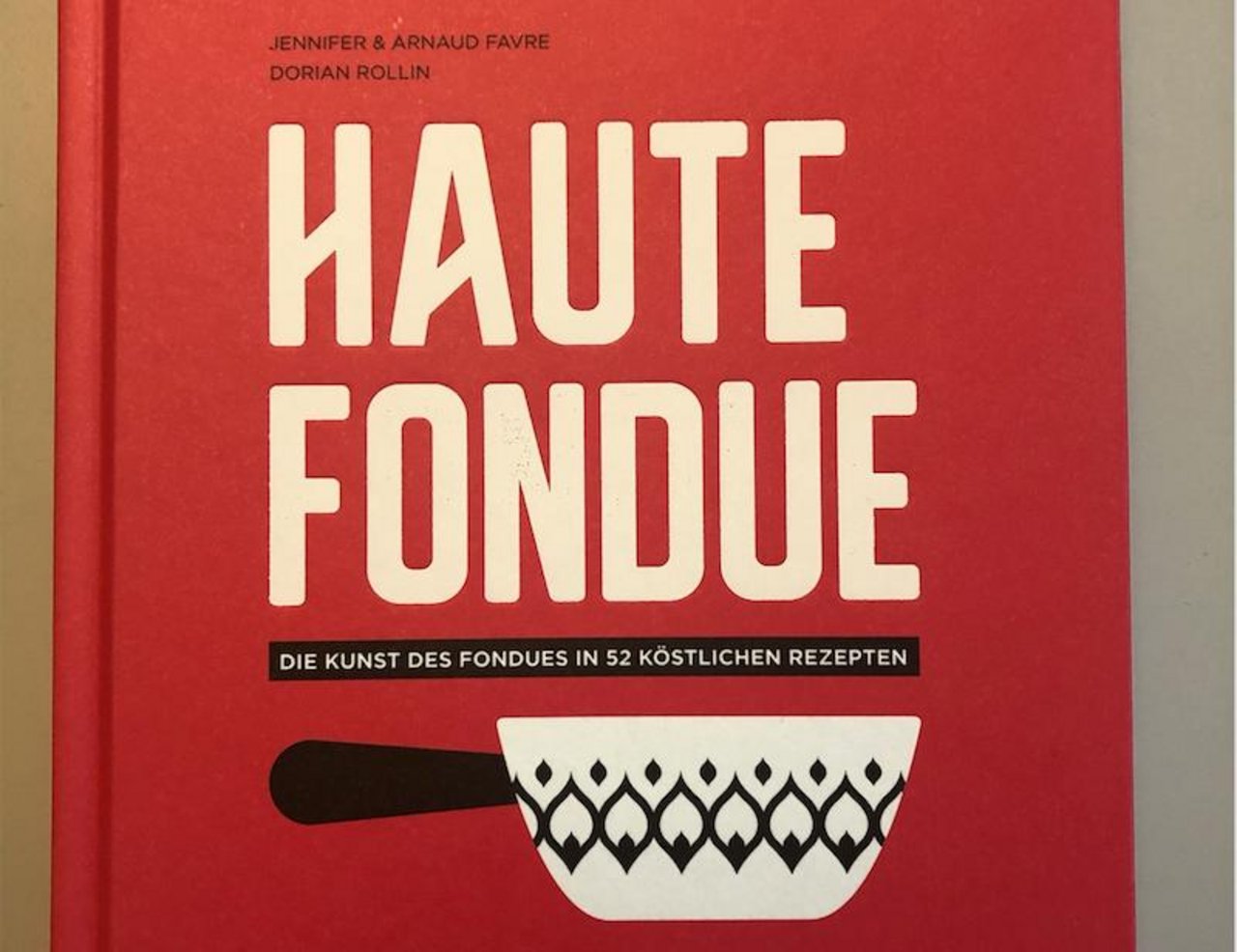 Eine Woche ohne Fondue ist eine verlorene Woche: Deshalb findet man im Kochbuch «Haut Fondue» 52 Fondue-Rezepte. (Bild et)