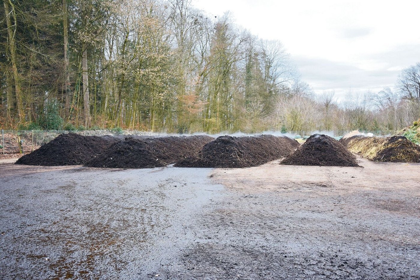 Den Kompost aus der gemeindeeigenen Kompostierungsanlage können Landwirte kostenlos beziehen. 