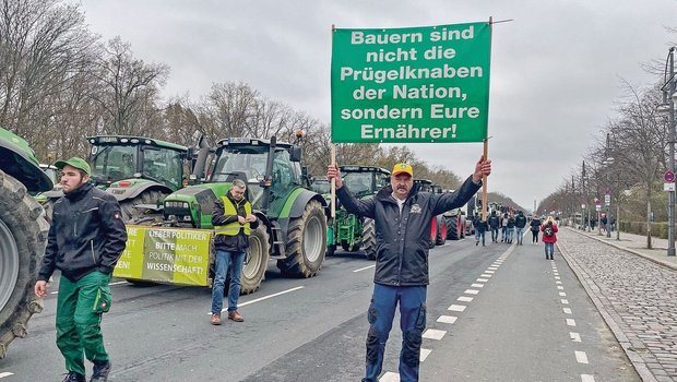 Die deutschen Landwirte sind sauer. Die Sparpläne der Bundesregierung treffen sie alle. 