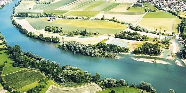 Die Auenrenaturierung Chly Rhy bei Rietheim 2015 mit neuen Weihern. Nun soll das Gebiet erweitert werden.  