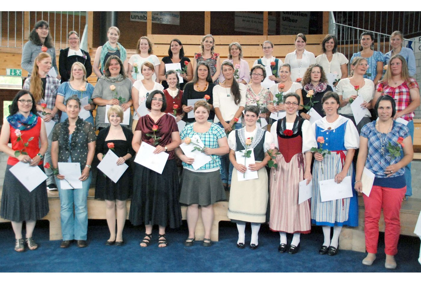 Bäuerinnen mit Fachausweis. Hier die Gruppe Ost, die im Mai 2014 die Abschlussprüfungen ablegten. (Bild: Vrena Crameri-Daeppen)