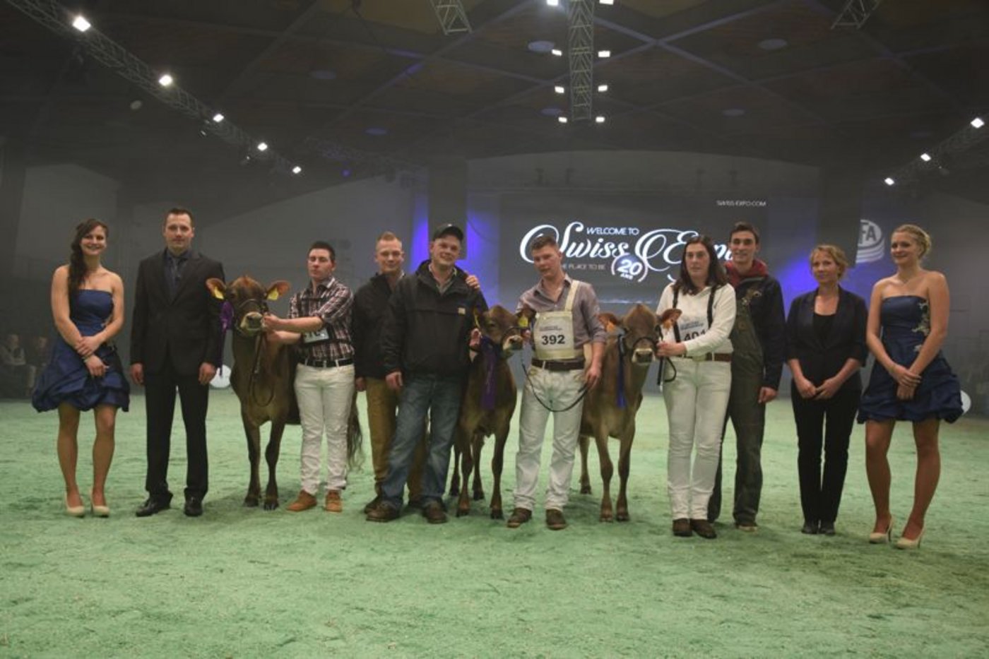 Junior Champion (links): Herma Tequila Caralyn, Véronique et Hervé Monney, Les Cullayes.  Reserve Junior Champion (Mitte): Vallonge Tequila Minnie, J.-Pierre et Robert Gobet & Chassot Frères, Siviriez.  Mention Honorable (rechts): Al.Ce. J. Vale Valentino Blossom, Alcefarm-Soc. Agr. Cerri Pietro Rinaldo und Figli (Italien). (Bild pf)