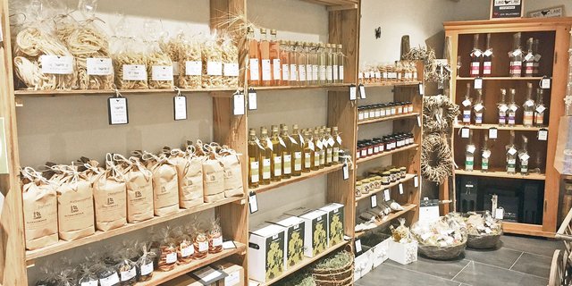 Eine durchdachte Warenpräsentation macht sich auch im Hofladen positiv beim Umsatz bemerkbar. (Bild zVg)