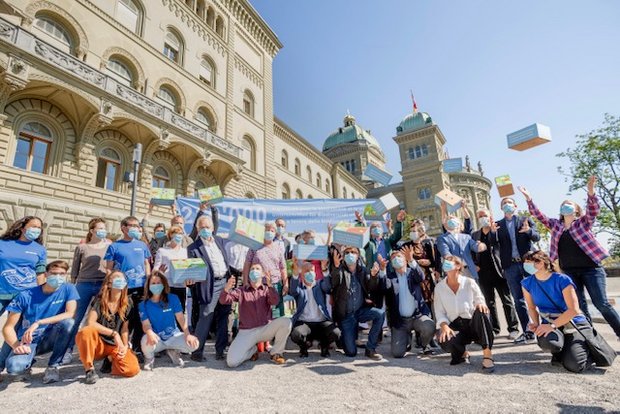 Aufbruchstimmung bei den Umweltschützern: Einreichung der Doppel-Initiative für Biodiversität und Landschaftsschutz in Bern im vergangenen September. (Bild pd)