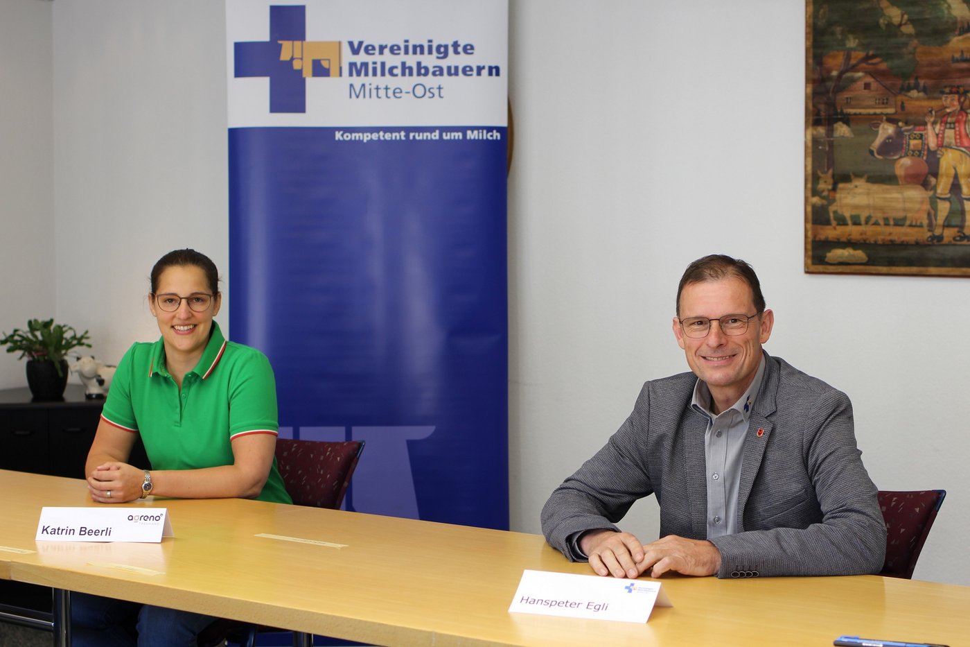 VMMO Präsident Hanspeter Egli mit Wahlaufseherin Katrin Beerli.