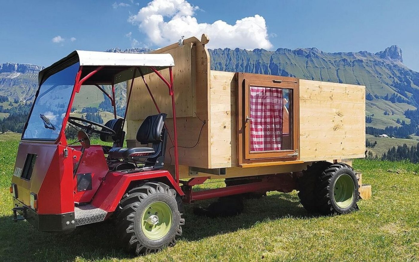 So kann Agrotourismus aussehen: das Sternenhimmelbett vom Schottenhof Lochsitli.