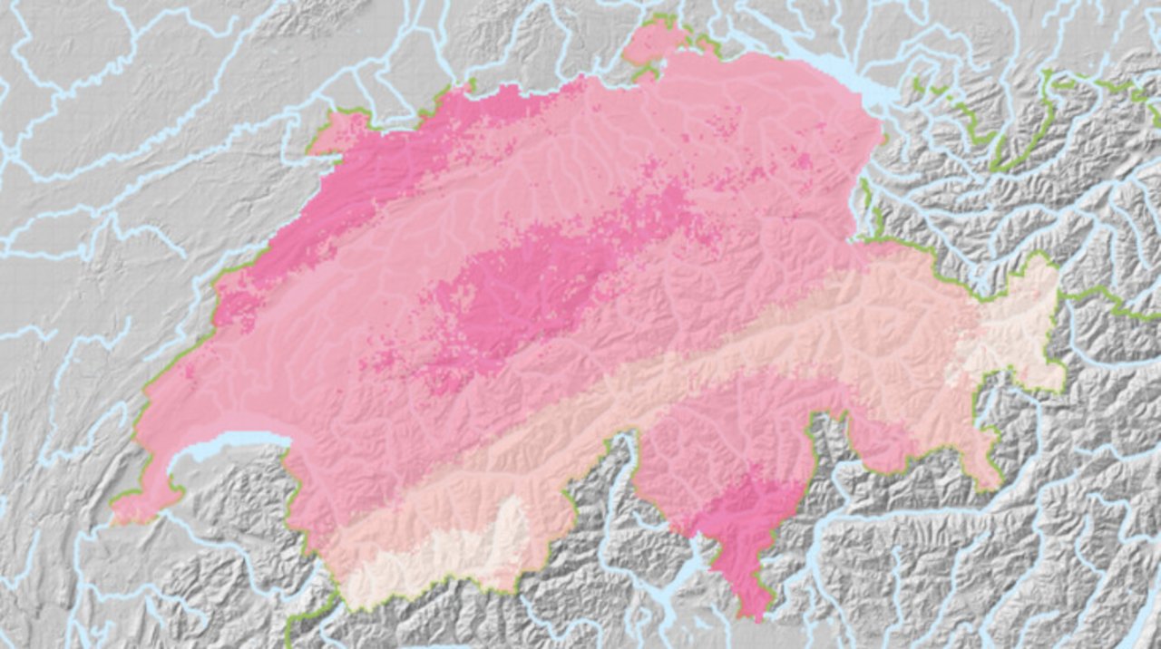 Die Hagelkarte zeigt die Wahrscheinlichkeit für unterschiedliche Hagelkorngrössen (je dunkler die Farbe, desto grösser) in unterschiedlichen Zeiträumen. So zeigt die Karte für 50 Jahre, mit welcher Korngrösse über lange Sicht gesehen im Mittel einmal in 50 Jahren bzw. einer Wahrscheinlichkeit von 2% pro Jahr zu rechnen ist. (Bild Screenshot Karte Meteo Schweiz)