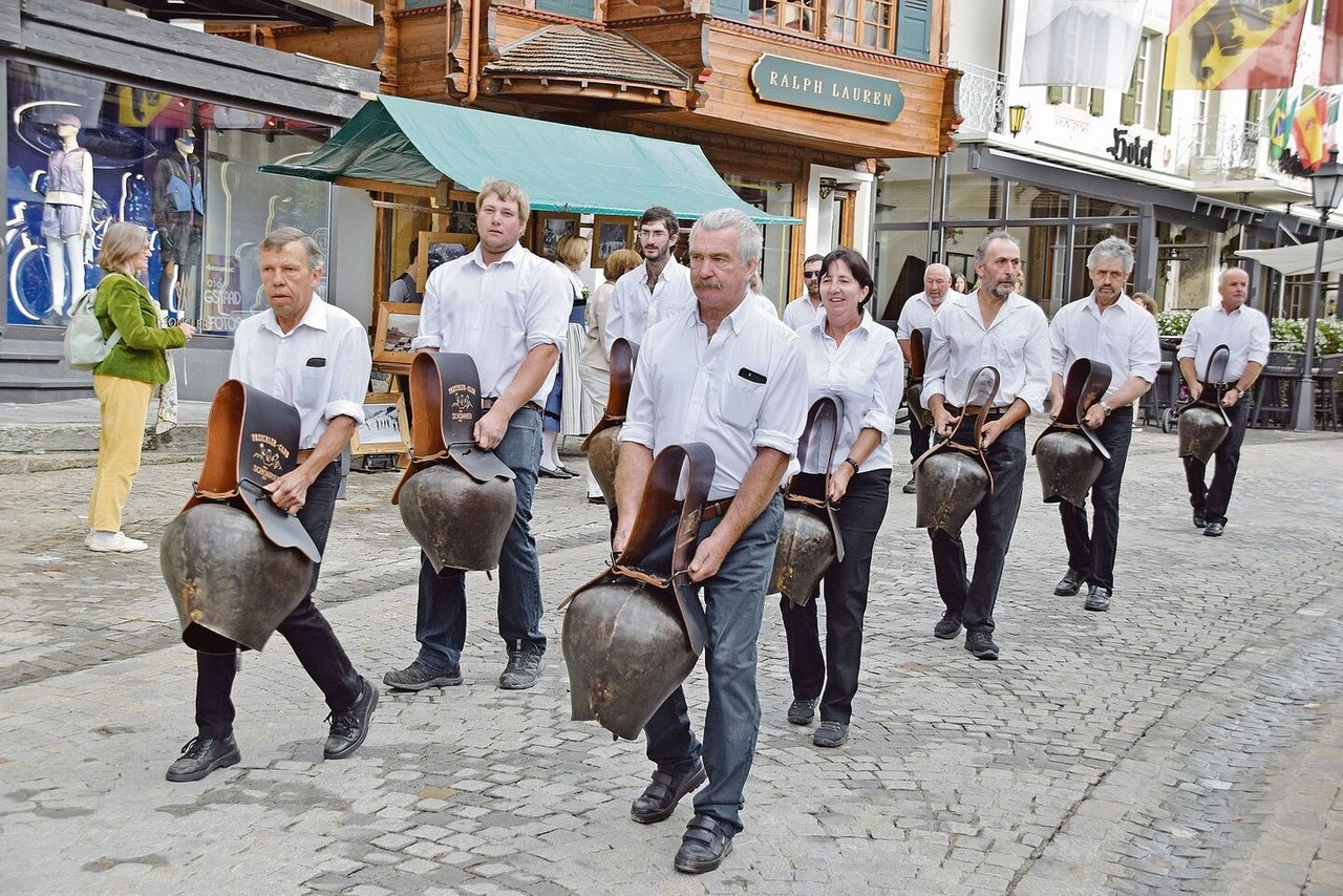 Der Trechlerclub Schönried eröffnete die diesjährige Gstaad Züglete. Der schöne Trechlerklang ging durch Mark und Bein. 