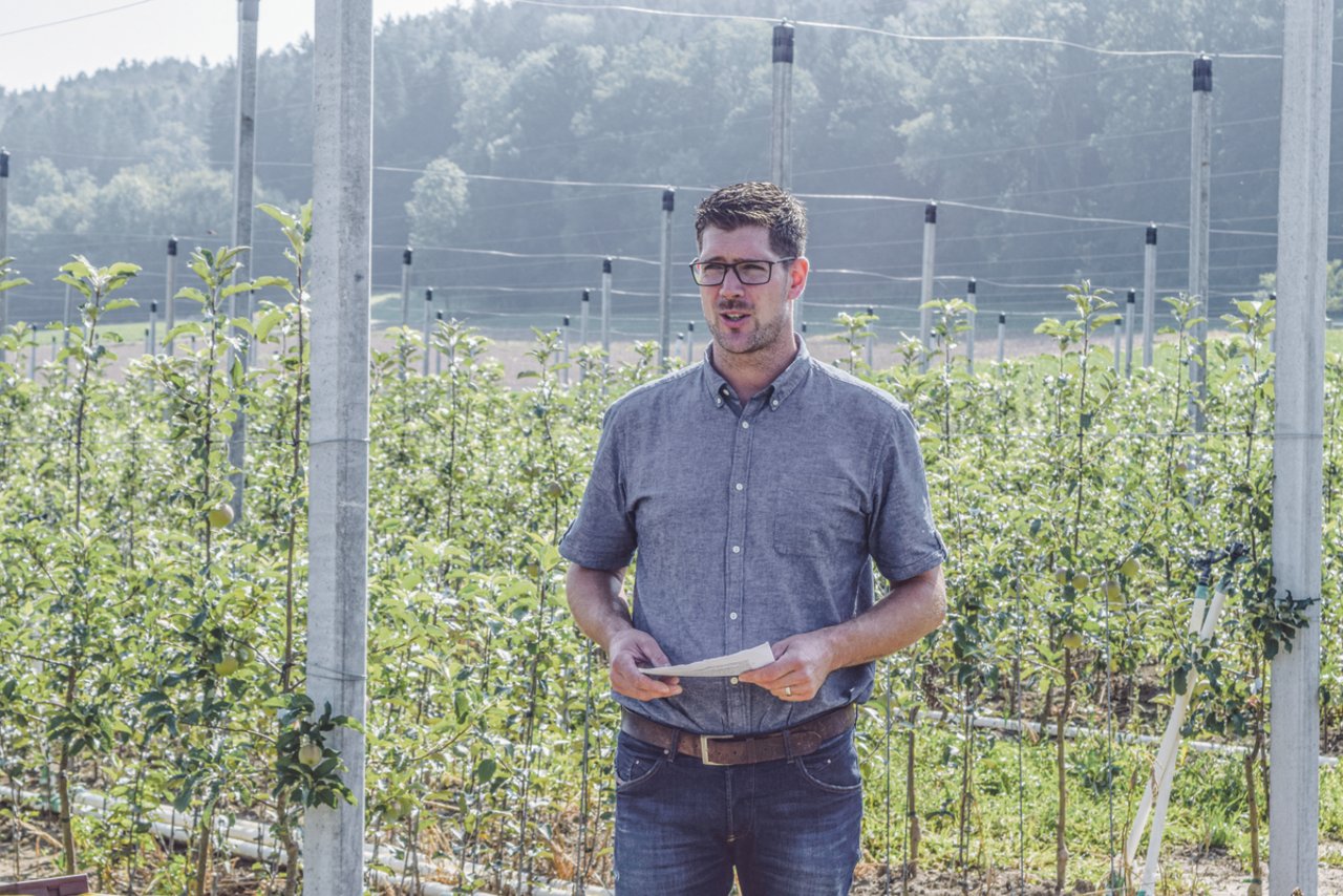 Ralph Gilg an einem Medienanlass zum Start der Schweizer Apfelernte 2019. (Bild Stefanie Giger)