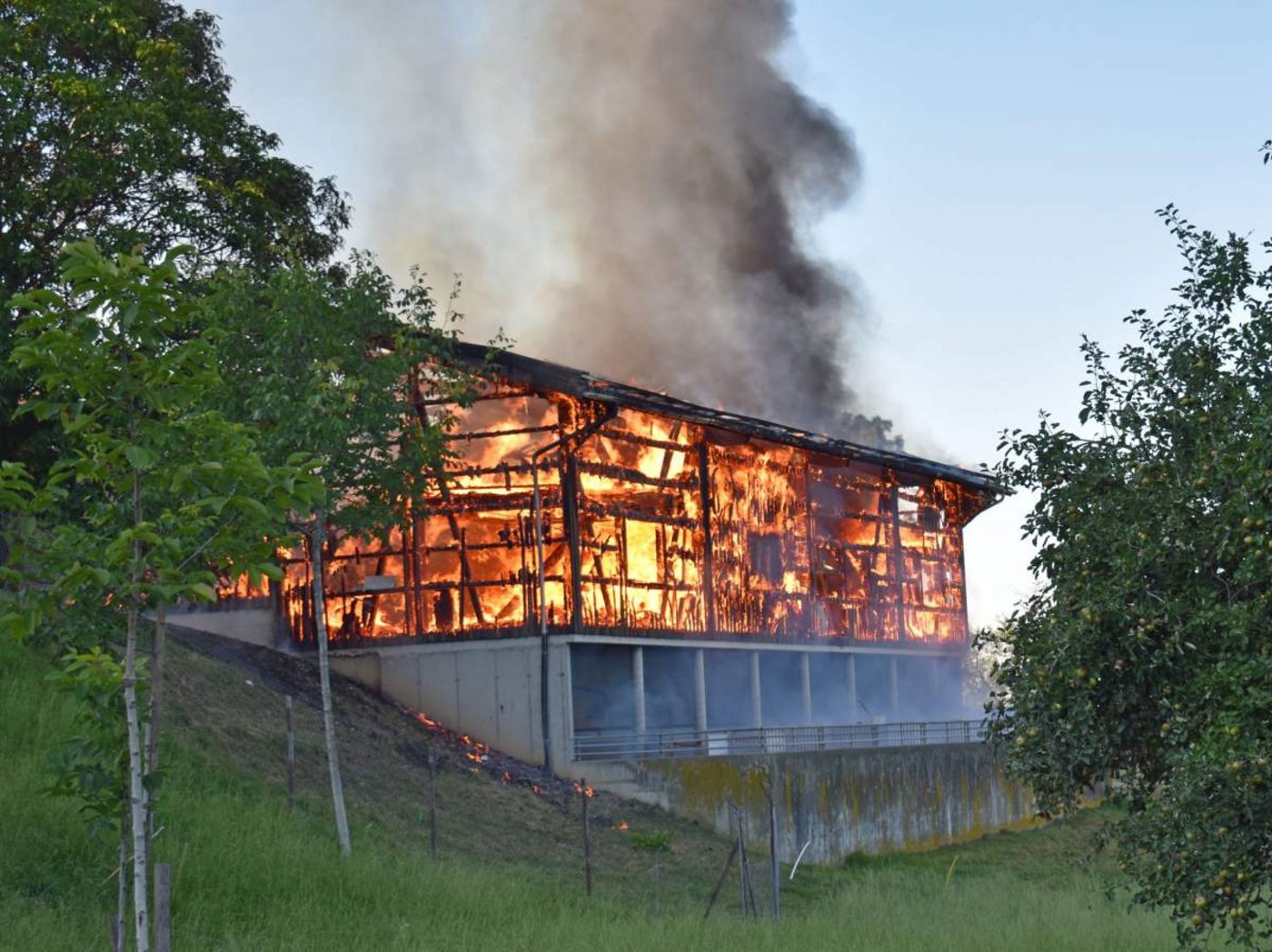 Rund 110 Feuerwehrleute standen am vergangenen Freitag in Menznau LU im Einsatz. 