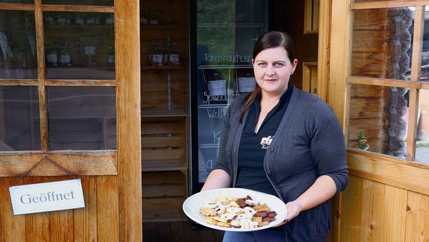 In der Adventszeit sind Daniela Widmers Weihnachtsguetzli gefragt. Sie verkauft sie im Hofladen und an Märkten.