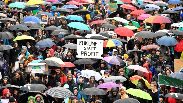 Auch wer sich nicht am Klimastreik beteiligt, ist von der Notwendigkeit überzeugt, zeigt eine Umfrage der Universität und Pädagogischen Hochschule Bern. (Bild NZZ)