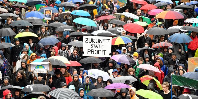 Auch wer sich nicht am Klimastreik beteiligt, ist von der Notwendigkeit überzeugt, zeigt eine Umfrage der Universität und Pädagogischen Hochschule Bern. (Bild NZZ)
