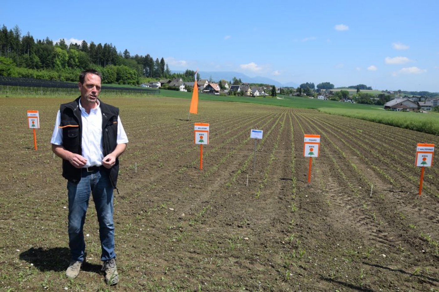 Beat Wyss von KWS orientiert über die aktuellen Maissorten.