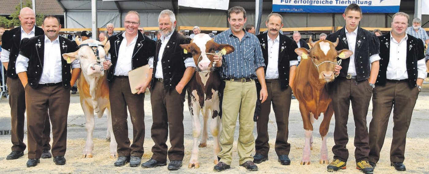 Die letztjährige Siegerparade am Zuchtstierenmarkt in Thun BE. Ob die Züchter an der genomischen Selektion auch Freude haben, wird sich zeigen. (Bild Peter Fankhauser)