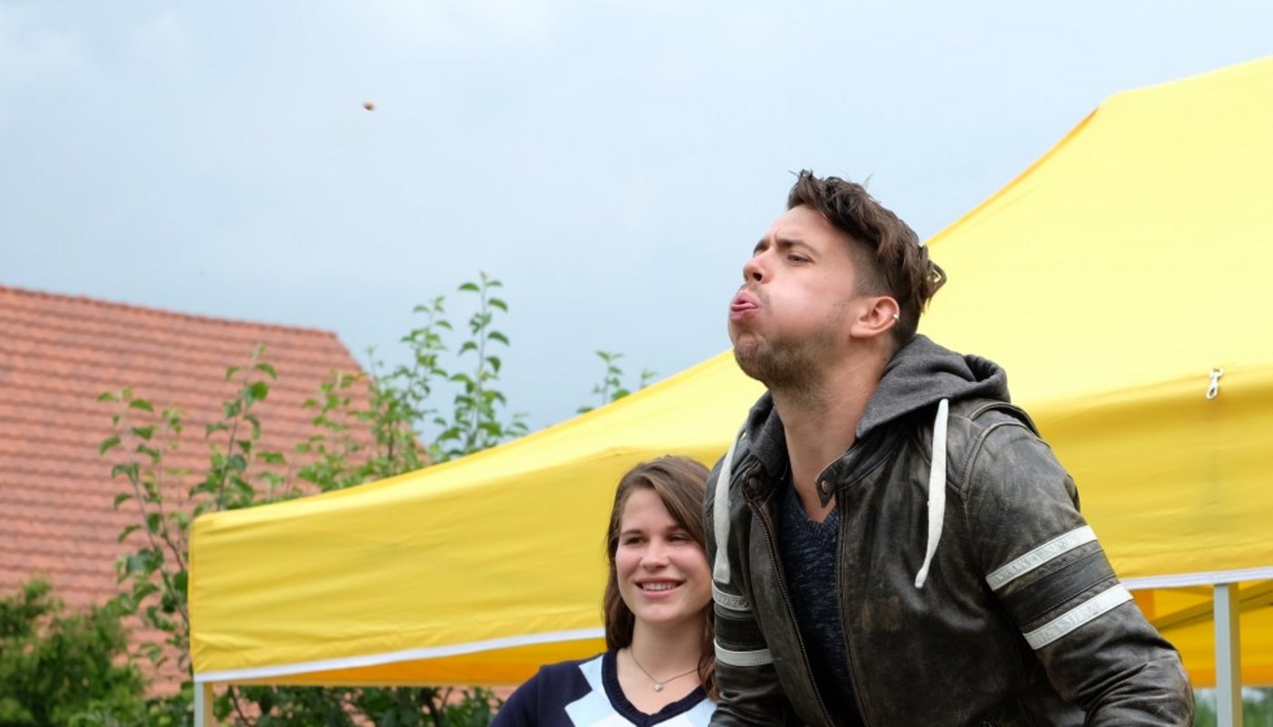 Unter den Spuckern sind Anfänger, Profis und Promis. (Bild Swissfruit)