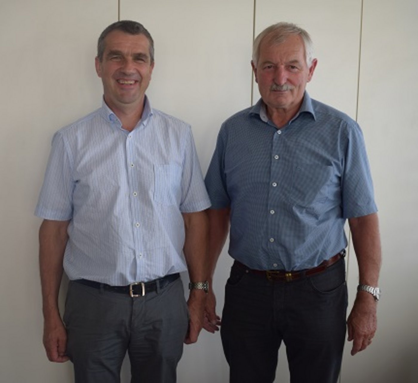 Urs Werder (l.) und Hansjörg Schmid bei der Amtsübergabe. (Bild BOB)
