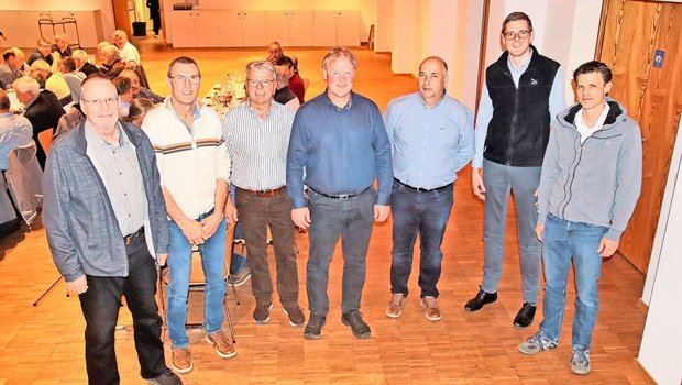 Rücktritt von Peter Rücktritt von Peter Meier, Hanspeter Räz und Christian Meier. Markus Frei wird Präsident, die neuen Verwaltungsmitglieder sind Daniel Frei, Stefan Frischknecht und Beat Schreiber (v. l.).