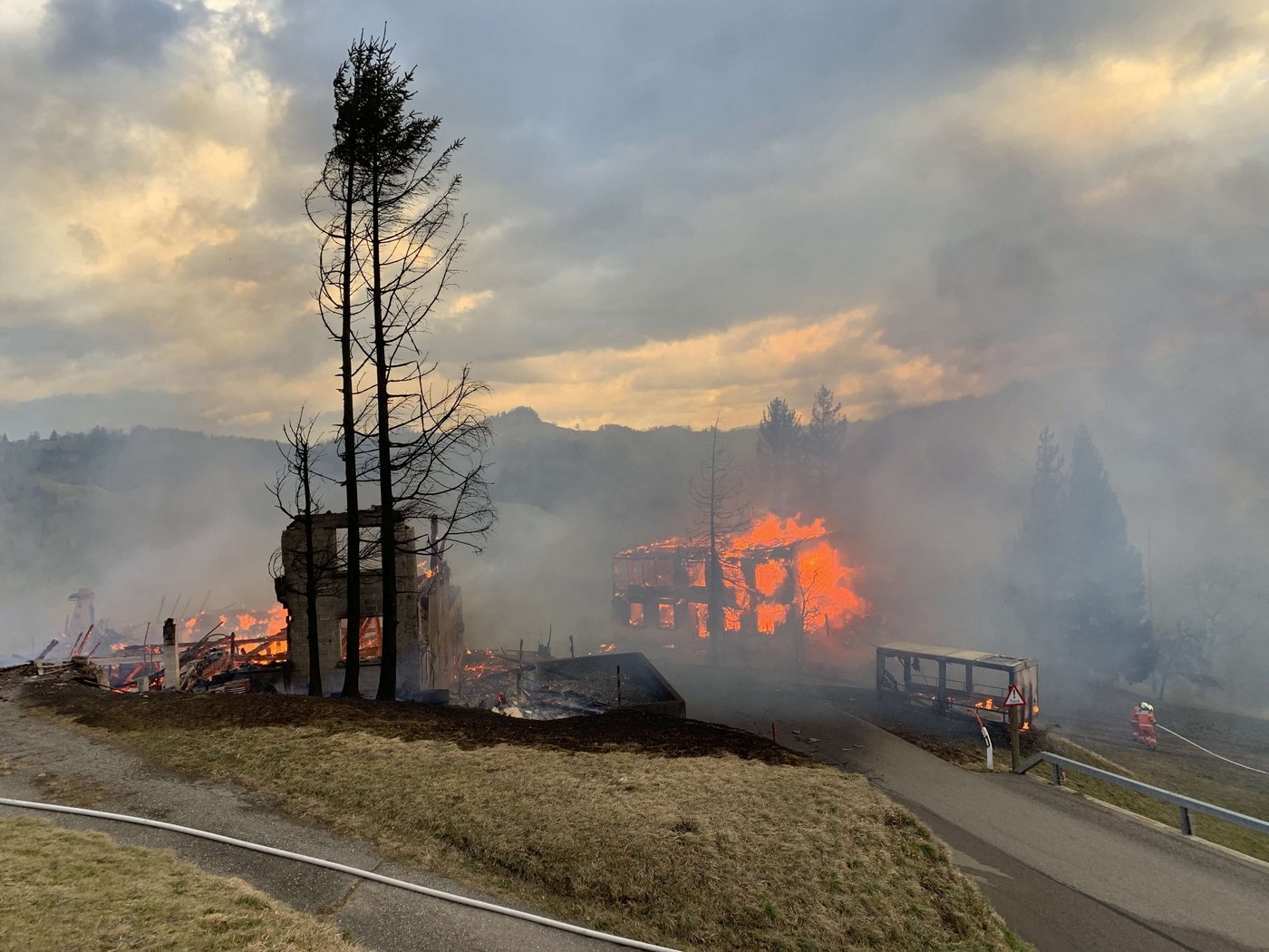 Das Sturmtief Sabine erschwerte die Löscharbeiten und machte den Einsatz sehr gefährlich. 