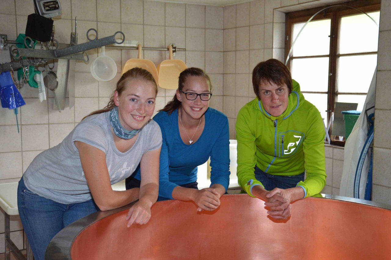 Drei Frauen managen die Alp Ramin. (Bild Barbara Schirmer)