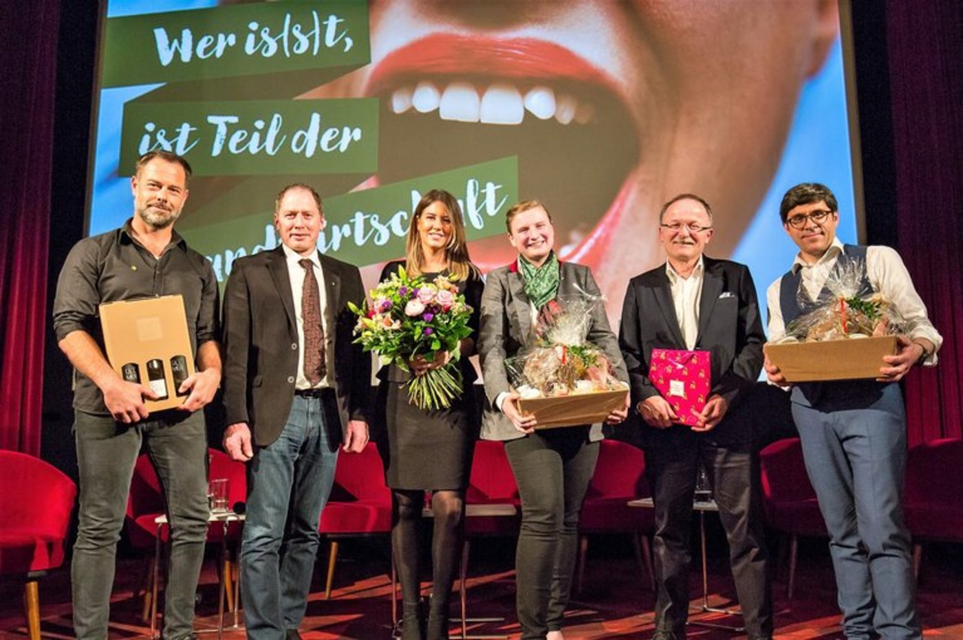 Podium v.l.n.r: Peter Fuchs (Land schafft Leben), Josef Moosbrugger (Präsident LK Österreich), Maike Thiemann (Clip my Farm, Bayer CropScience Deutschland), Markus Rediger (LID.CH, Bern), Andreas Jäger (Moderator ORF). (Bild APA/LK)