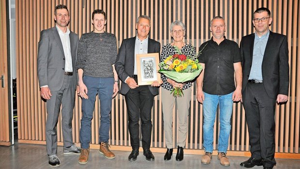 Präsident Marcel Niffeler, Markus Gisler, Josef und Ruth Stalder, Urs Lang und Geschäftsführer Martin Fuhrimann (v. l.).