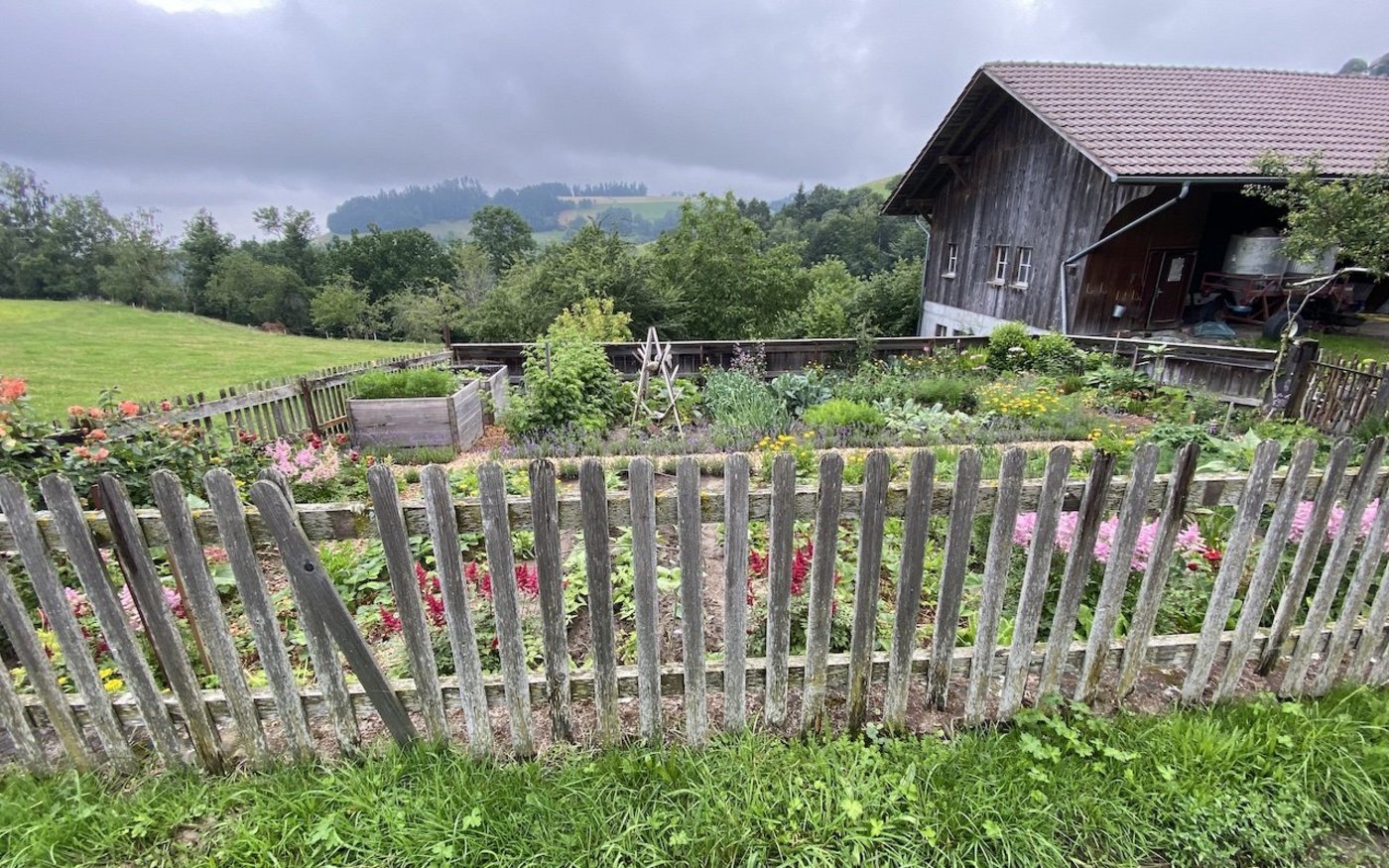 Der Bauerngarten liegt etwas abseits des Hofs in Oberbalm.