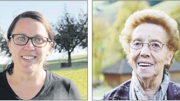 Bäuerinnen heute und früher: Martina Barmettler (links), Jungbäuerin seit Neujahr, und Theres Bleisch, die auf eine lange Zeit als Bäuerin zurückblicken kann. (Bilder asw)